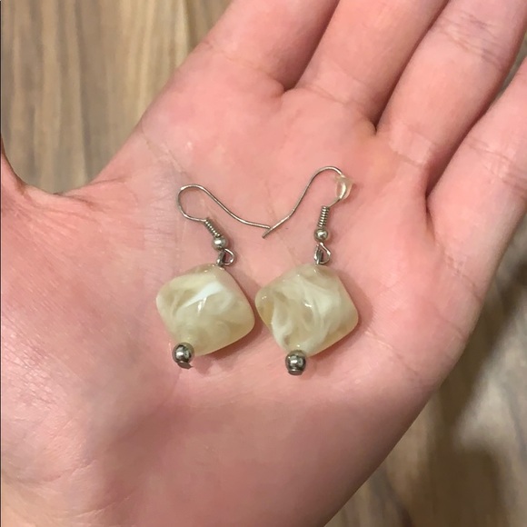 Elegant Marble & Rock Necklace-Earring Set - Picture 4 of 5